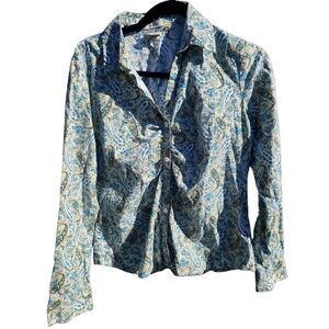 VAN HEUSEN MEDIUM long sleeve blouse.